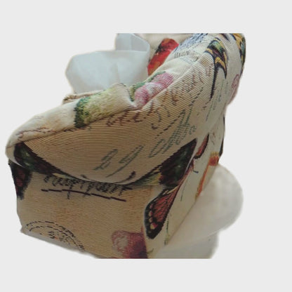 Taschentuchbox Überzug als Sofa dargestellt. Schmetterling