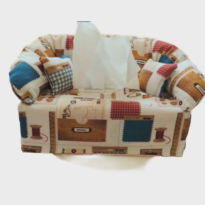 Taschentuchbox Überzug als Sofa dargestellt. Schneider